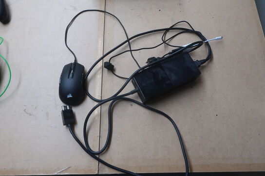 Spillemaskine XBOX ONE CONSOLE med 2 controller, hovedtelefoner