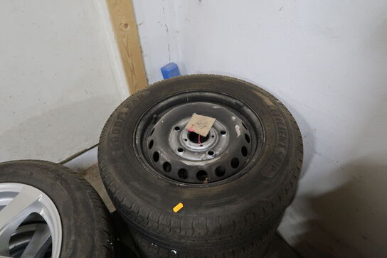 4 stk. fælge med dæk GOODYEAR 215/65R15C