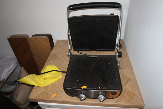 Køleskab LIEBHERR samt paninigrill