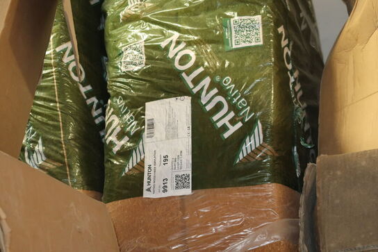 Div. Varelager bl.a. flisefødder, isolering, undertagstrammere, krydsfinerplader, planker m.m.