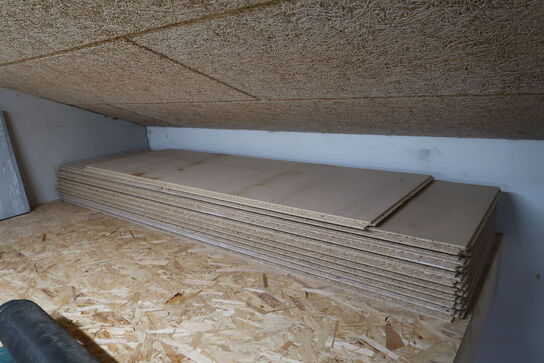 Div. Varelager bl.a. flisefødder, isolering, undertagstrammere, krydsfinerplader, planker m.m.