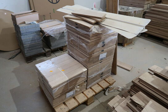 Div. Paller med stavparket, fliser, 2 stk. bordplader, stolpebeton, træstrub m.m.