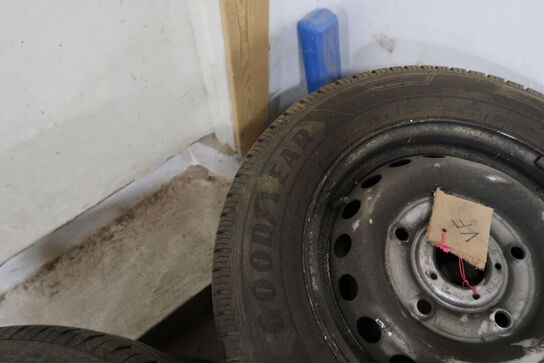 4 stk. fælge med dæk GOODYEAR 215/65R15C