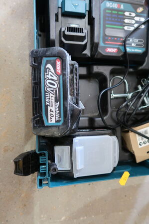 Akku pælebor MAKITA DG002G med 3 stk. batterier, lader samt udstyr