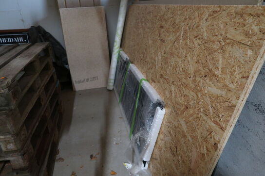 Div. Tagsten, spånplader, bordplader, troldtektplader, paller m.m.