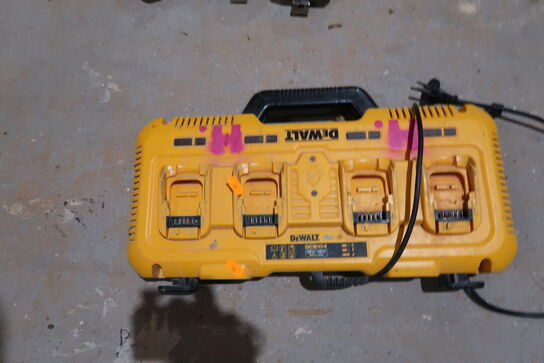 4 dobbeltlader DEWALT DCB104