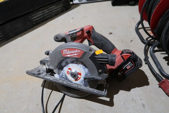 Akku rundsav MILWAUKEE M18 CCS55 med batteri og lader
