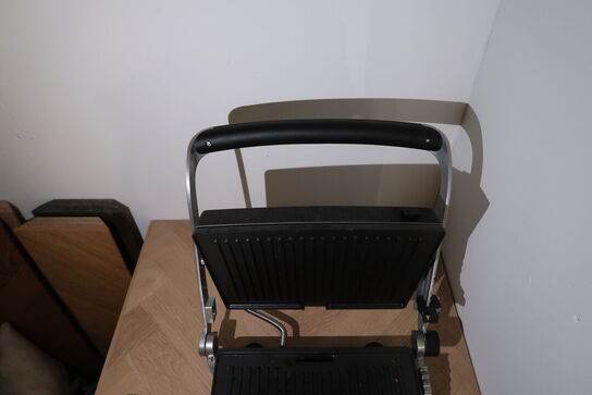 Køleskab LIEBHERR samt paninigrill