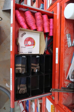 Div. Kiler, skruer WÜRTH, rawplugs m.m. (reoler medfølger ikke)