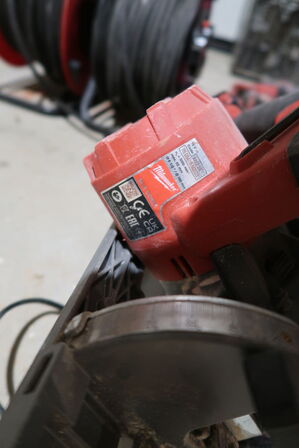 Akku rundsav MILWAUKEE M18 CCS55 med batteri og lader