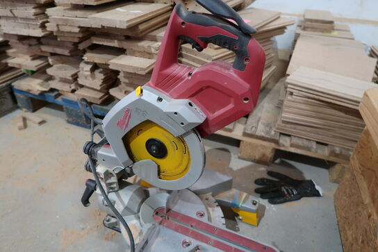 Kap-/geringssav MILWAUKEE MS 216 SB med arbejdsbord