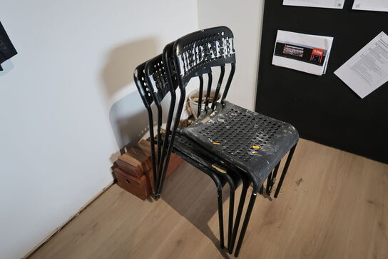 4 stk. stabelstole, opslagstavle, knagerække m.m.