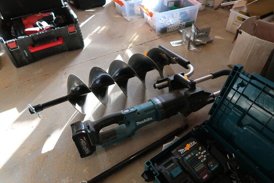 Akku pælebor MAKITA DG002G med 3 stk. batterier, lader samt udstyr