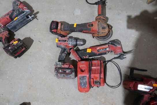 3 stk. akku håndværktøj MILWAUKEE M18 FMT, M18 FPD3 m.fl. med 2 stk. batterier og lader