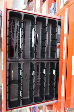 Div. Kiler, skruer WÜRTH, rawplugs m.m. (reoler medfølger ikke)