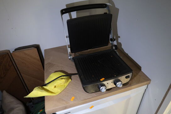 Køleskab LIEBHERR samt paninigrill