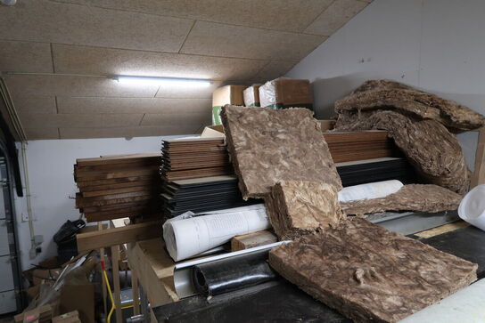 Div. Varelager bl.a. flisefødder, isolering, undertagstrammere, krydsfinerplader, planker m.m.