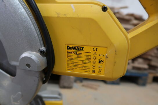 Kap-/geringssav DEWALT DWS778-QS med arbejdsbord