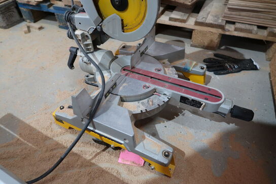 Kap-/geringssav MILWAUKEE MS 216 SB med arbejdsbord