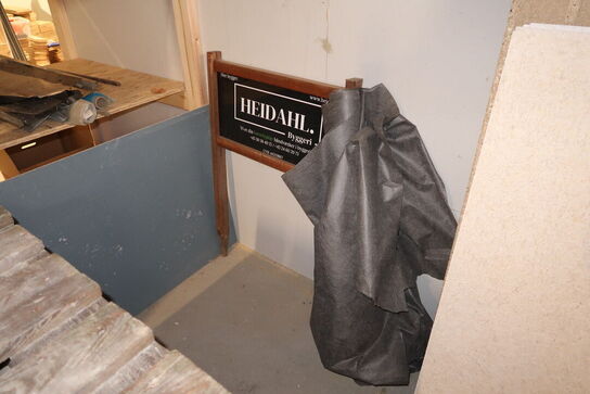 Div. Tagsten, spånplader, bordplader, troldtektplader, paller m.m.