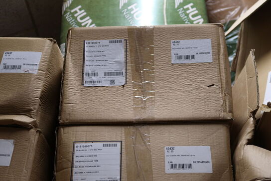 Div. Varelager bl.a. flisefødder, isolering, undertagstrammere, krydsfinerplader, planker m.m.