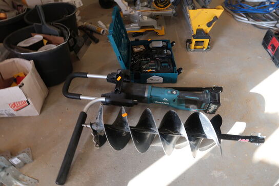 Akku pælebor MAKITA DG002G med 3 stk. batterier, lader samt udstyr