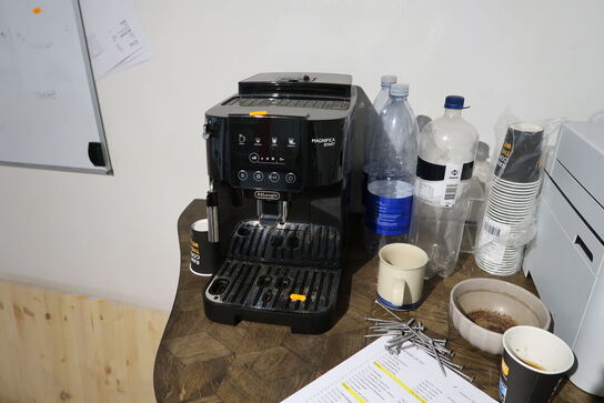 Espressomaskine DELONGHI Magnifica Start ECAM220.21.B