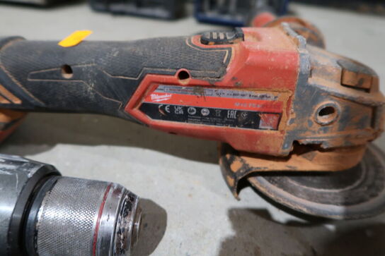 3 stk. akku håndværktøj MILWAUKEE M18 FMT, M18 FPD3 m.fl. med 2 stk. batterier og lader