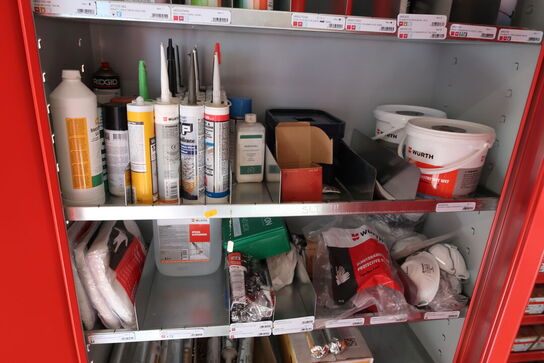 Div. Plejemidler, fugemasse, støvmasker m.m. (skab medfølger ikke)