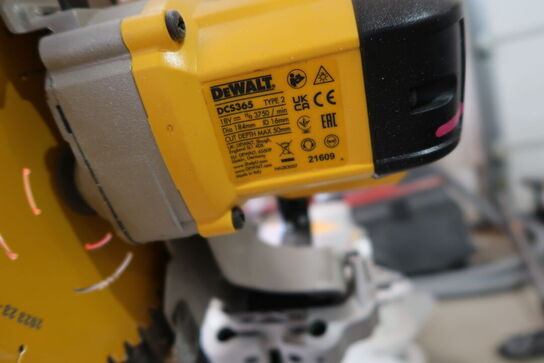 Kap-/geringssav DEWALT DCS365 med arbejdsbord