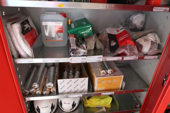 Div. Plejemidler, fugemasse, støvmasker m.m. (skab medfølger ikke)