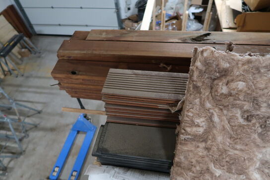 Div. Varelager bl.a. flisefødder, isolering, undertagstrammere, krydsfinerplader, planker m.m.