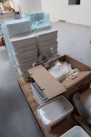 Div. Doseringskander GELYGO, spande, reol m.m.