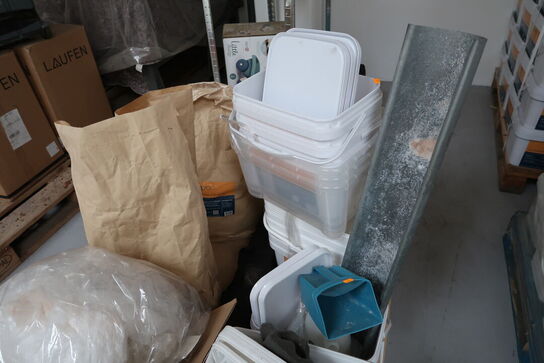 Div. Doseringskander GELYGO, spande, reol m.m.