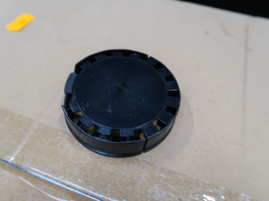 Kasse med beskyttelseslåg til fustager