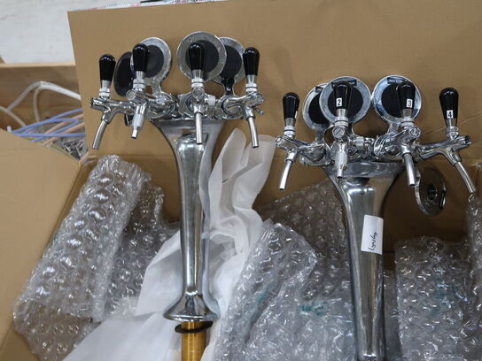 2 stk. Tappetårn med 4 haner