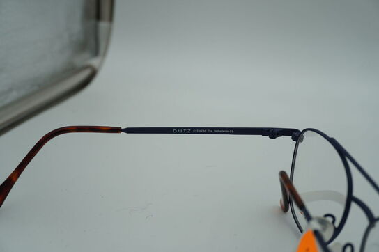 3 brillestel: 1 EINSTOFFEN og 2 DUTZ 