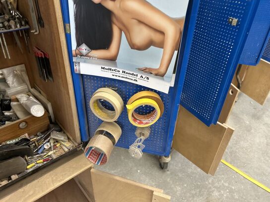 Værktøjsskab med div. Værktøj