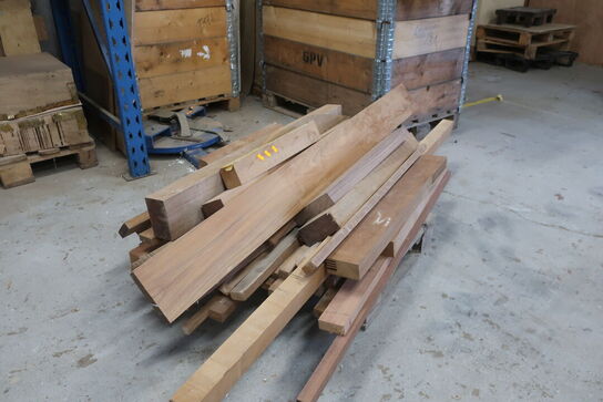 Palle med div. teak træ