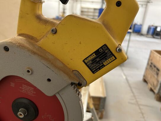 Kap-/geringssav DEWALT DW707 med stativ
