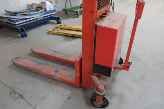Stabler NP TRUCKS EHS 1000/2850 med lader