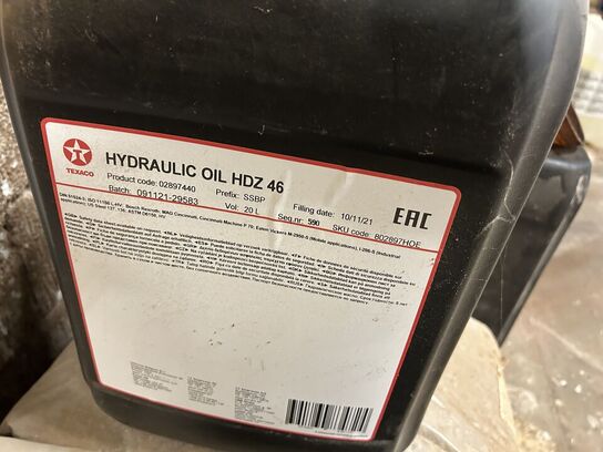 3 stk. dunke med hydrauliskolie TEXACO Oil Hdz 46 m.m.