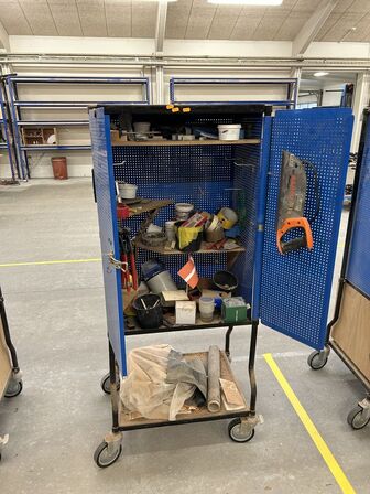 Værktøjsskab med div. Værktøj