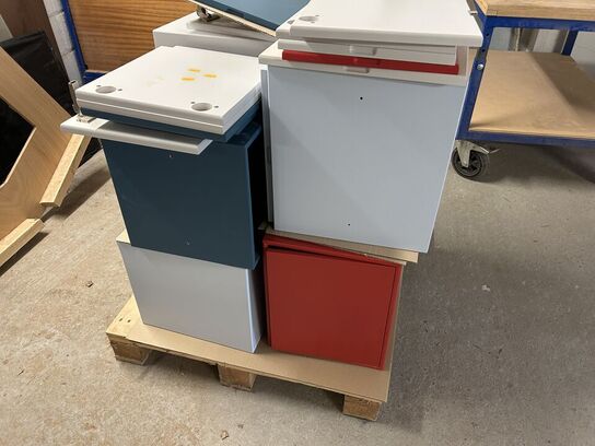 Palle med div. Reoler/skabe