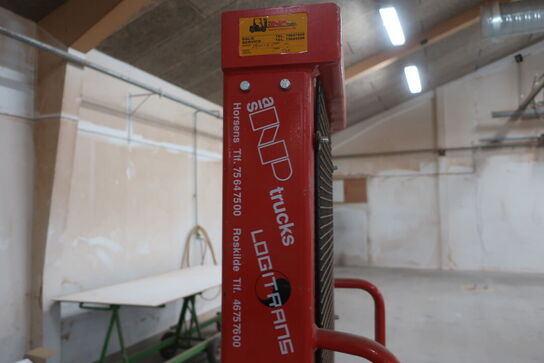 Stabler NP TRUCKS EHS 1000/2850 med lader
