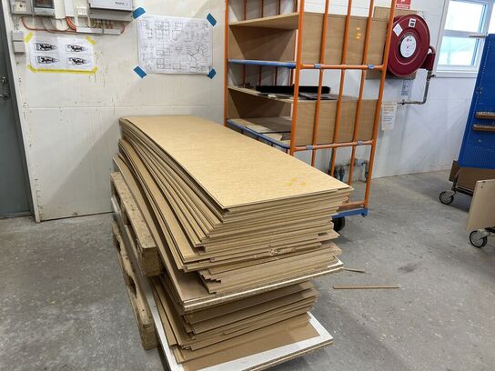 Palle med hylder til lagerreoler