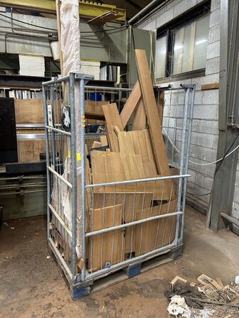 Opbevaringsbur med div. teak spænd