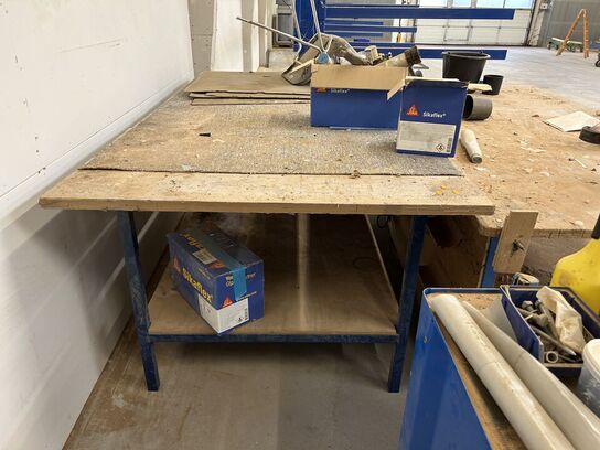 Arbejdsbord med indhold