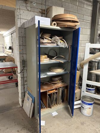 Stålskab uden indhold