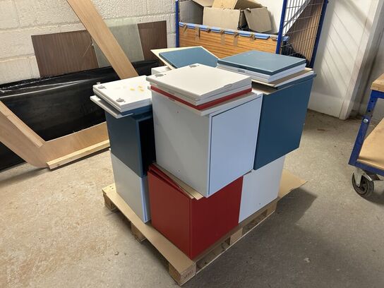 Palle med div. Reoler/skabe